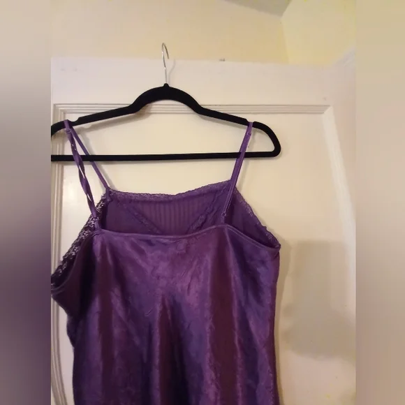 Flowy purple slip dress with mesh and lace detail - Picture 5 of 6